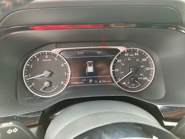 Used 2025 Nissan Pathfinder SL AWD/4WD image 16