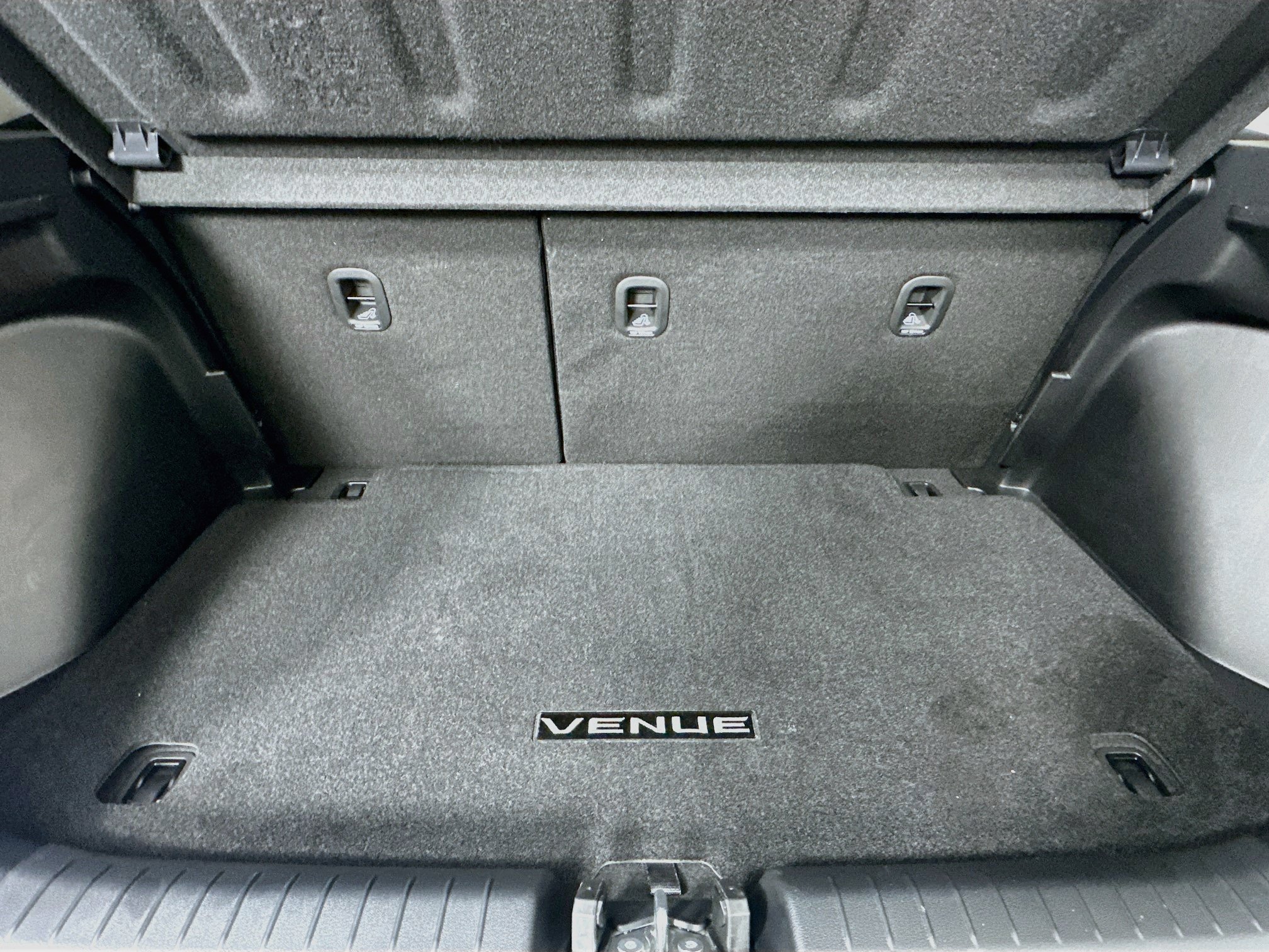 Used 2024 Hyundai Venue SEL FWD image 24
