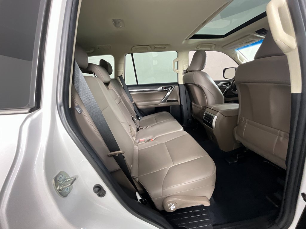 Used 2022 Lexus GX 460 Premium w/ Premium Package image 23