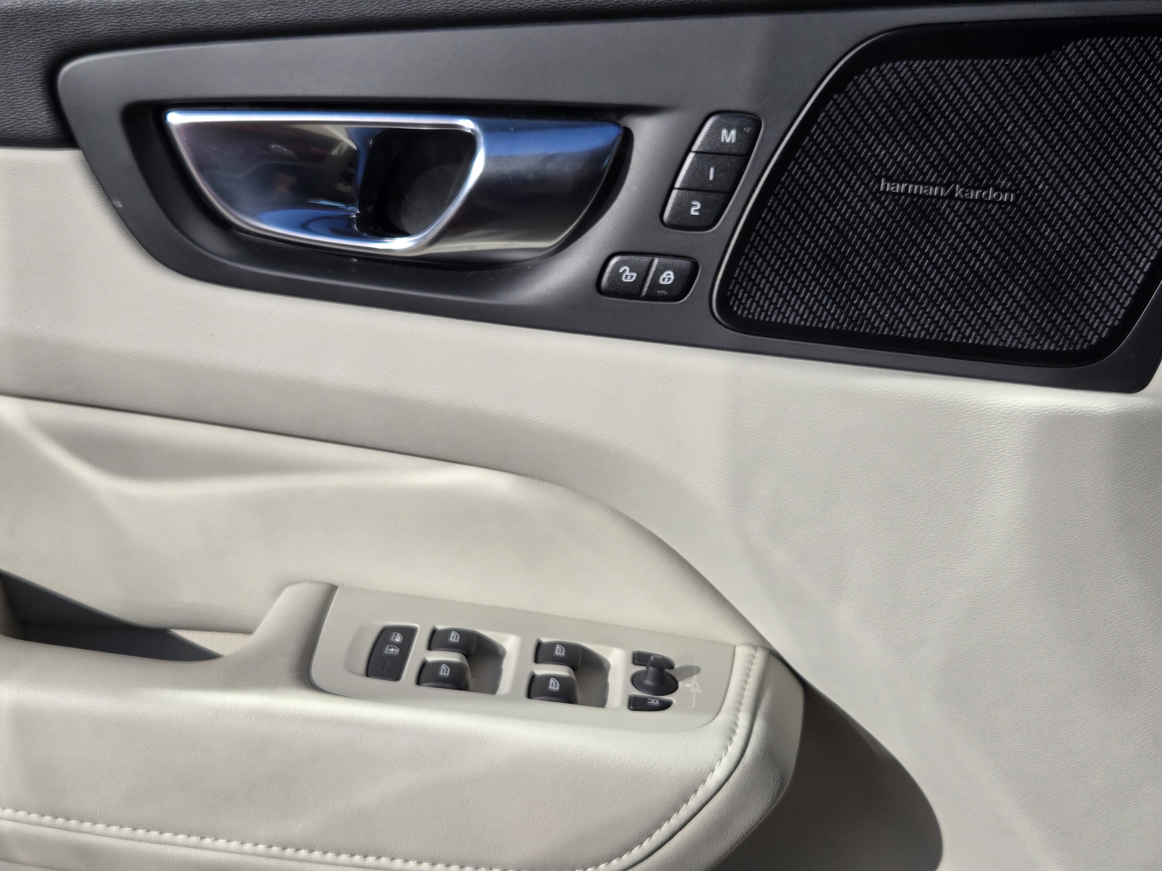 Used 2023 Volvo XC60 B5 Plus w/ Climate Package image 34