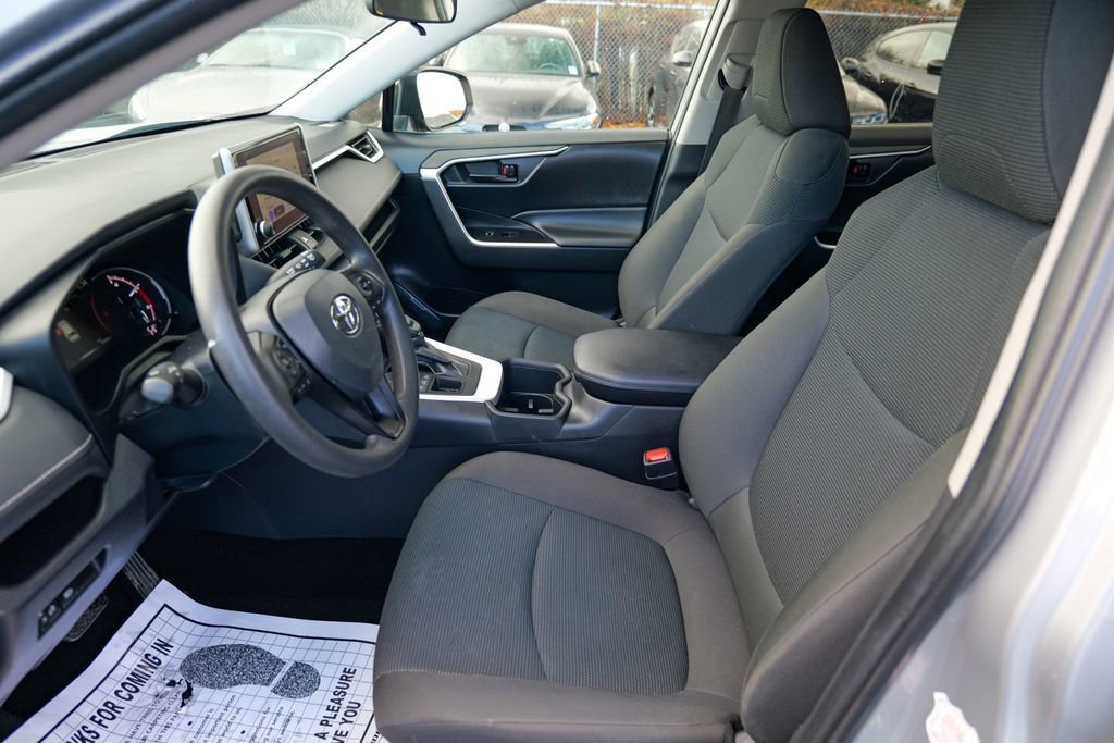 Used 2024 Toyota RAV4 LE AWD/4WD image 19