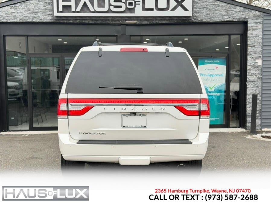 Used 2017 Lincoln Navigator Select image 26