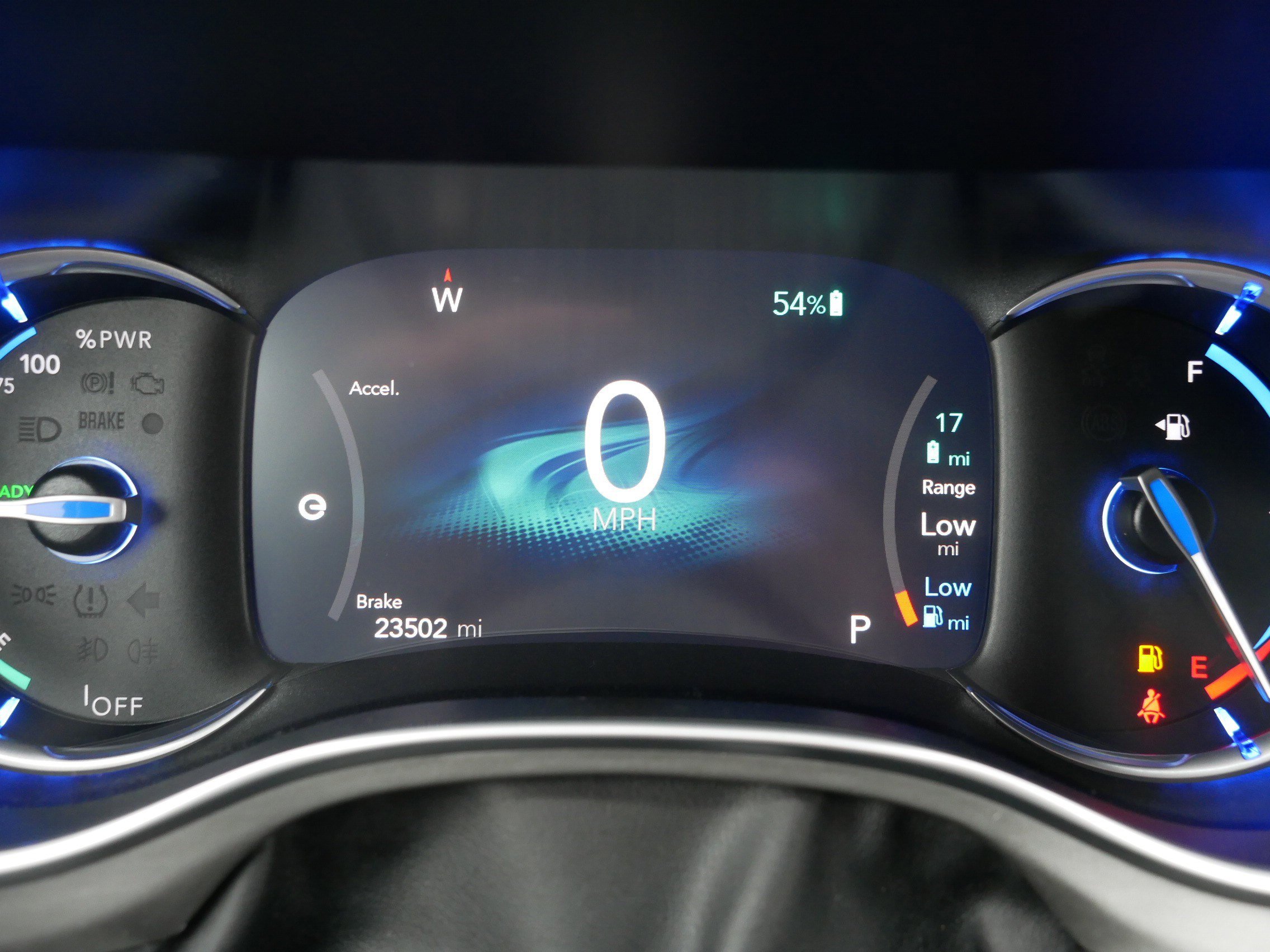 Used 2021 Chrysler Pacifica Limited w/ Uconnect Theater Family Group image 21