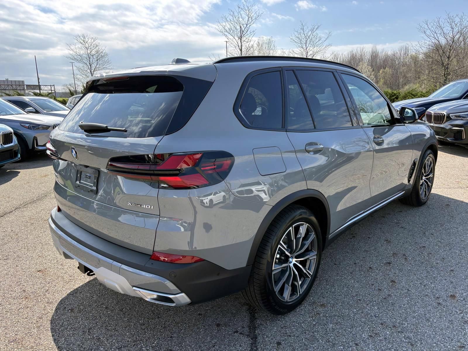 Used 2025 BMW X5 xDrive40i w/ Parking Assistance Package image 5