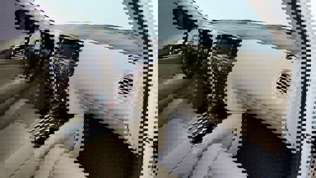 Used 2019 Nissan Pathfinder Platinum w/ Cargo Package image 28