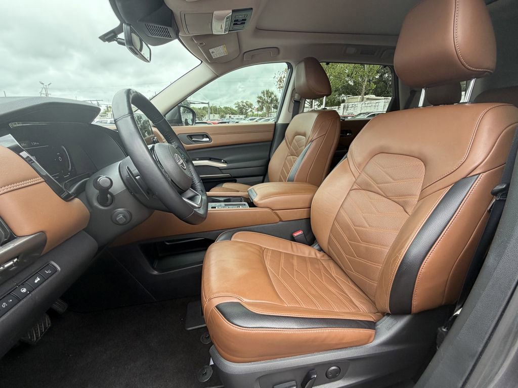 Used 2024 Nissan Pathfinder Platinum w/ Cargo Package image 21