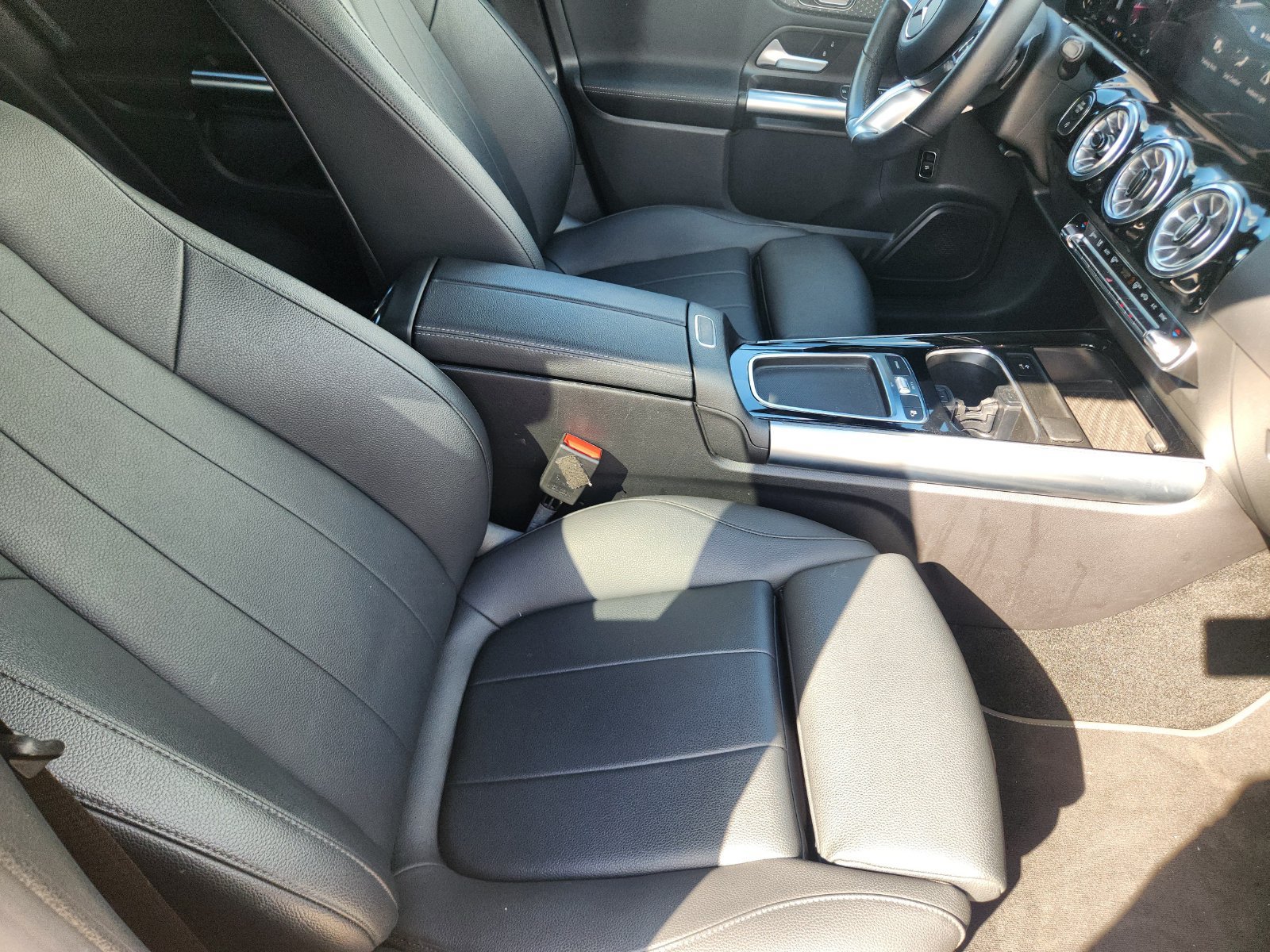 Used 2025 Mercedes-Benz GLA 250 image 14