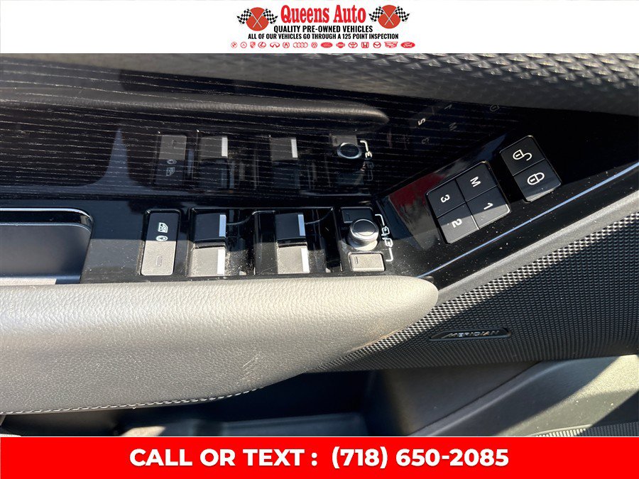 Used 2018 Land Rover Range Rover Velar S AWD/4WD image 45