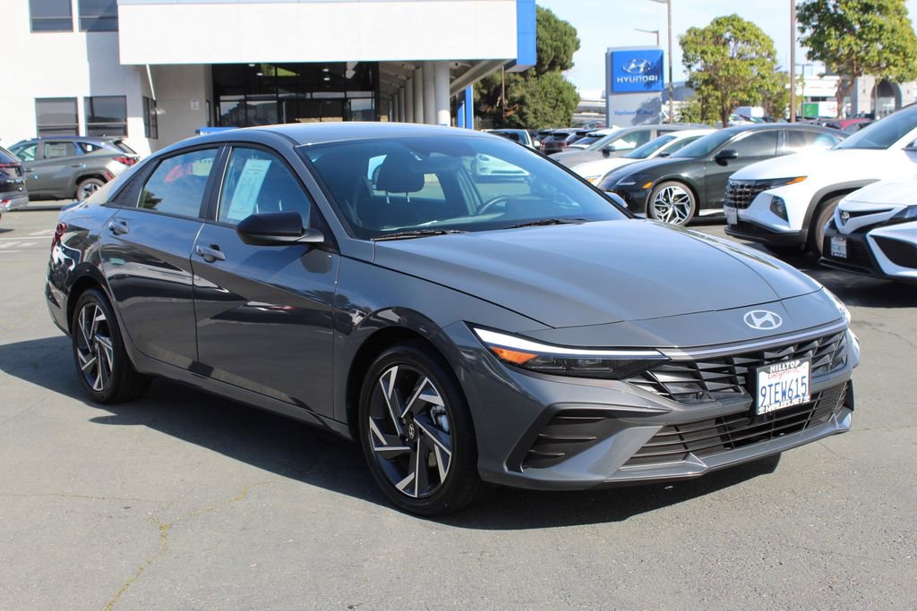 Used 2025 Hyundai Elantra SEL image 5