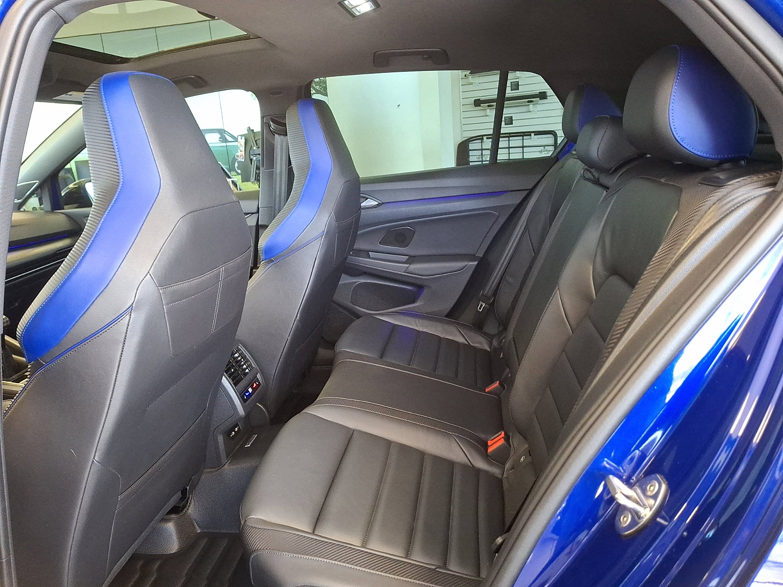 Used 2022 Volkswagen Golf R image 7