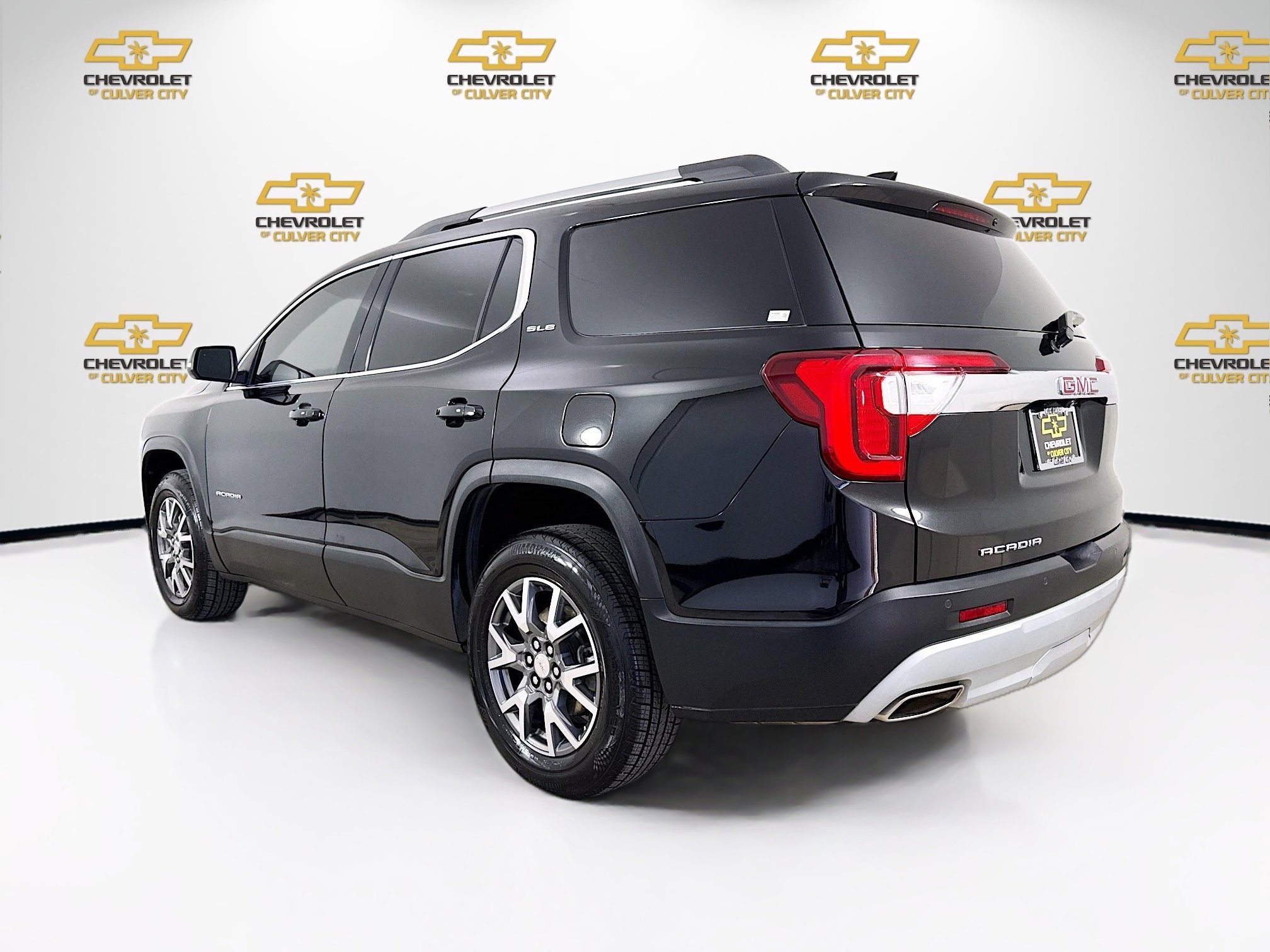 Used 2023 GMC Acadia SLE w/ Driver Convenience Package image 5