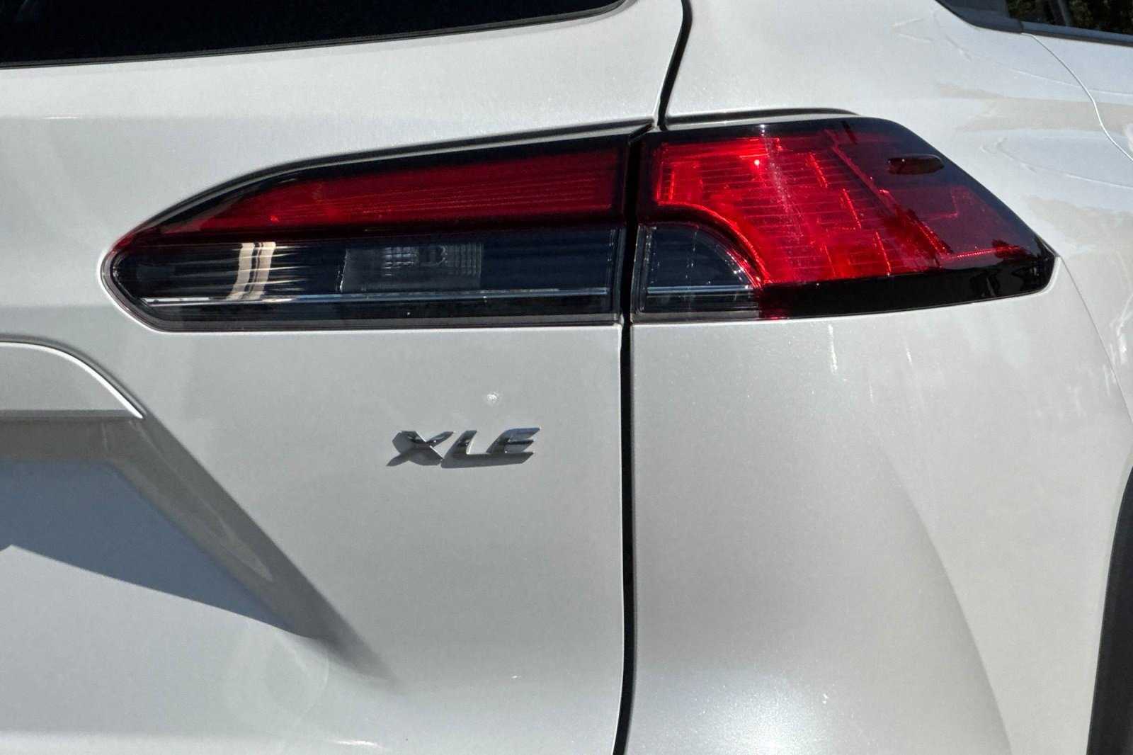Used 2023 Toyota Corolla Cross XLE w/ Convenience Package FWD image 28