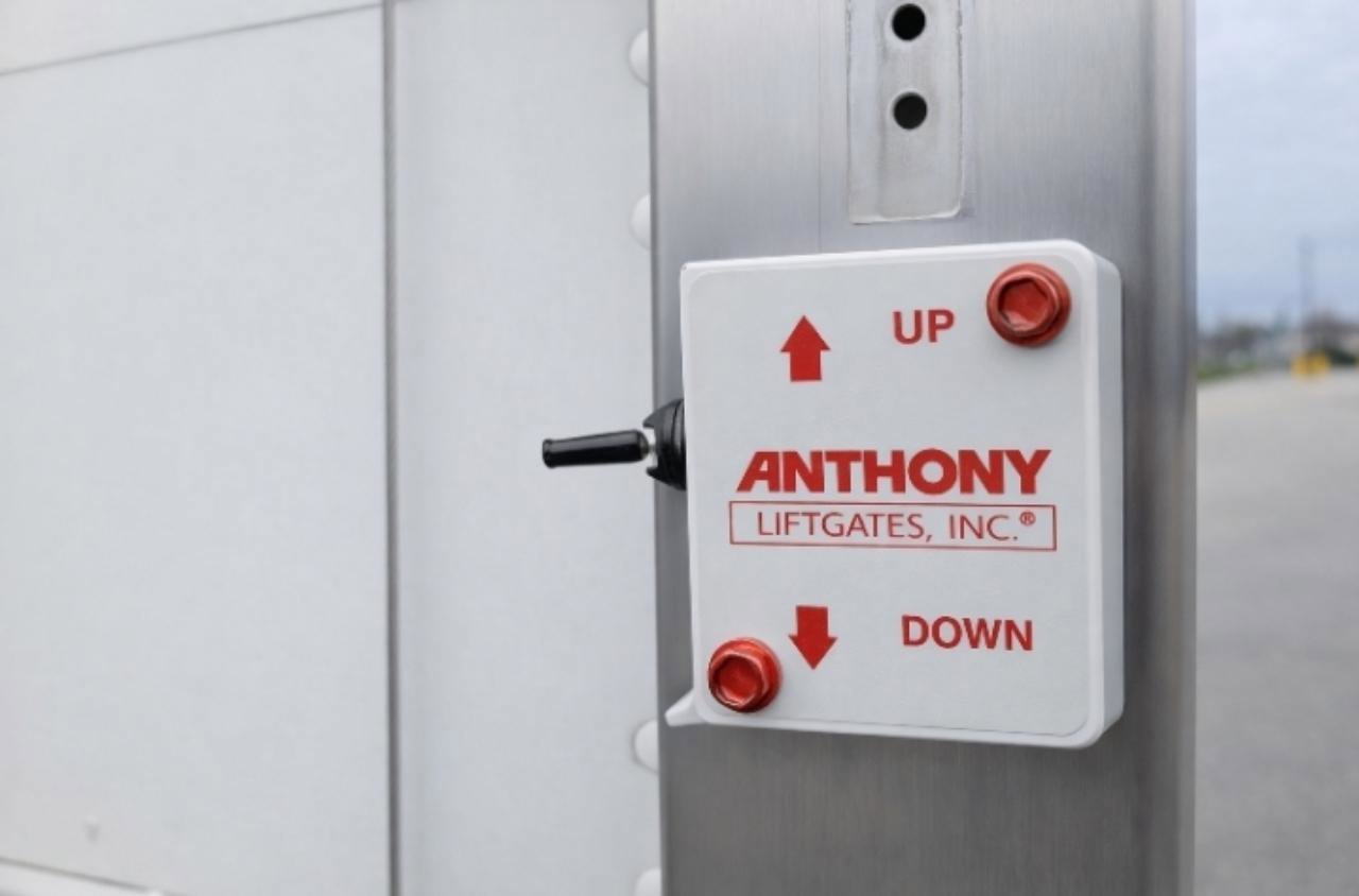 Used 2015 Ford F550 2WD Regular Cab Super Duty image 9