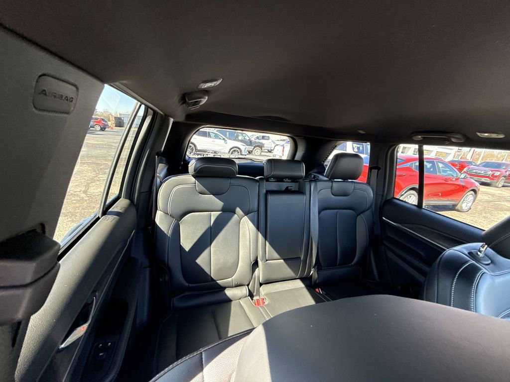 Used 2025 Jeep Grand Cherokee Limited image 11