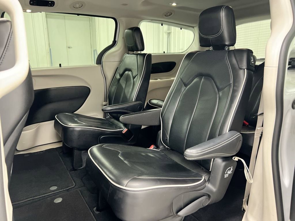 Used 2024 Chrysler Pacifica Limited image 24