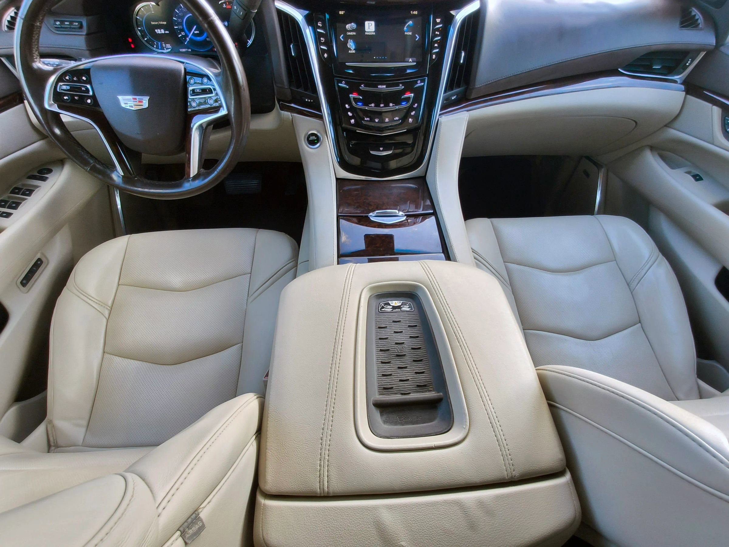 Used 2016 Cadillac Escalade Luxury image 23