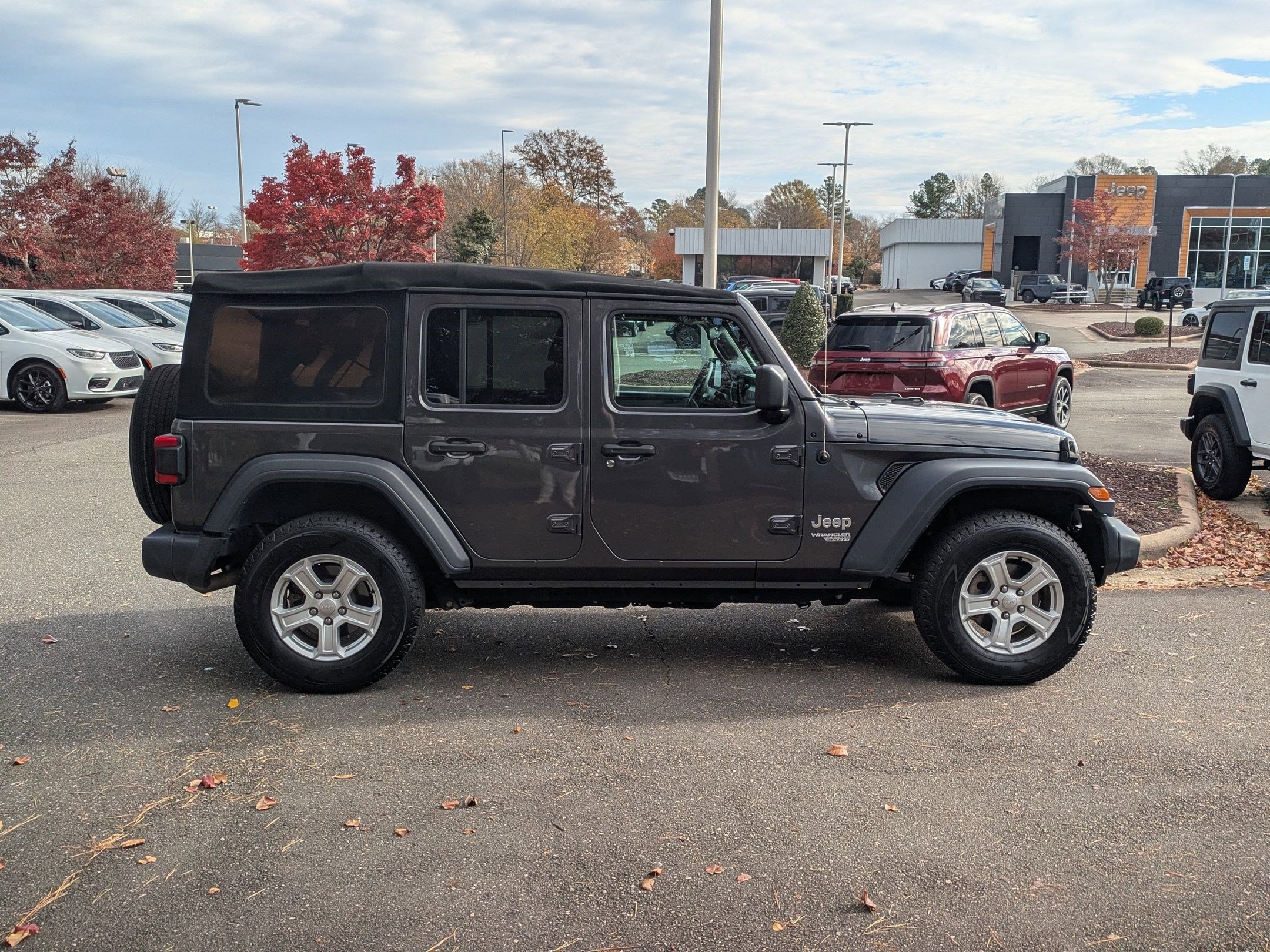 Used 2018 Jeep Wrangler Unlimited Sport S image 4