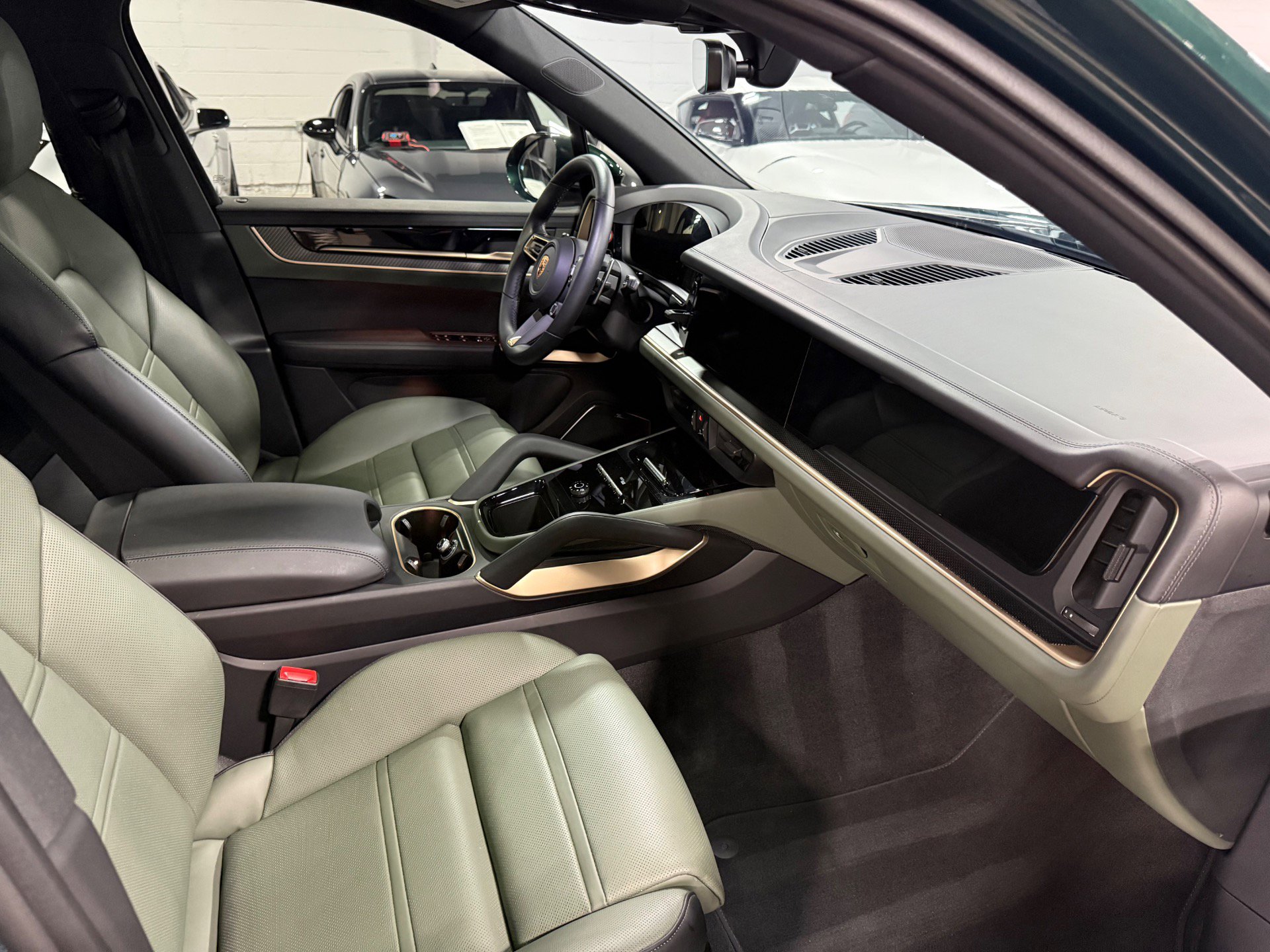Used 2024 Porsche Cayenne S image 38
