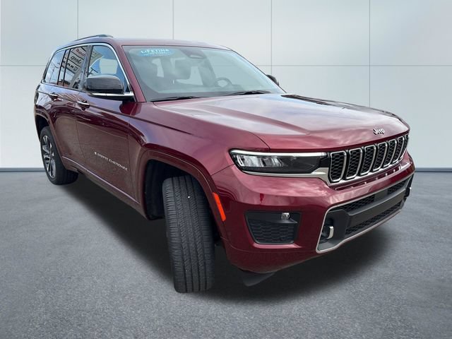Used 2023 Jeep Grand Cherokee Overland w/ Luxury Tech Group IV AWD/4WD image 5