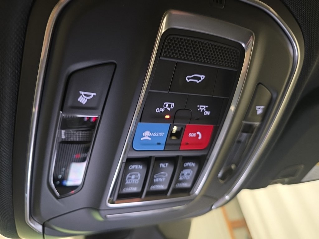New 2026 Jeep Grand Cherokee Limited w/ Luxury Tech Group II AWD/4WD image 22