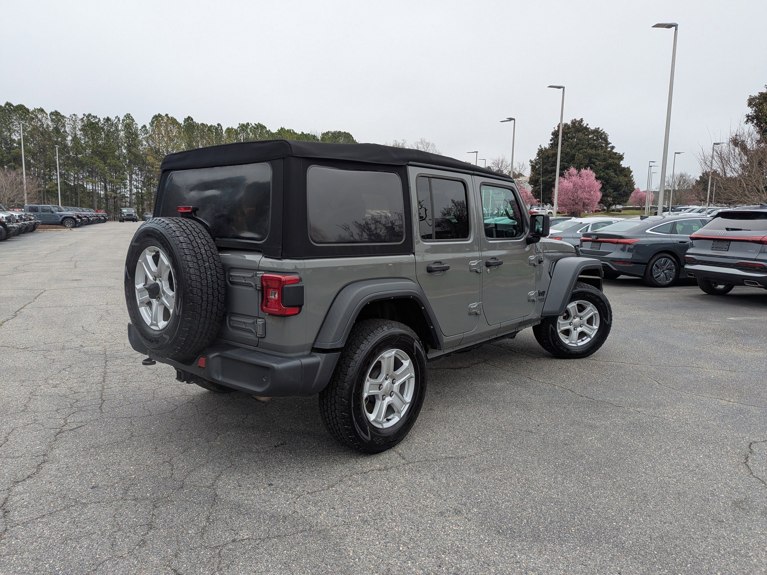 Used 2021 Jeep Wrangler Sport S image 5