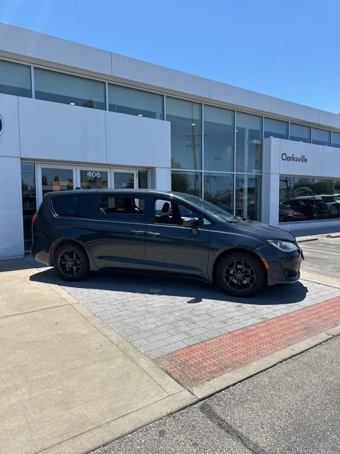 Used 2019 Chrysler Pacifica Touring Plus w/ S Appearance Package FWD image 4