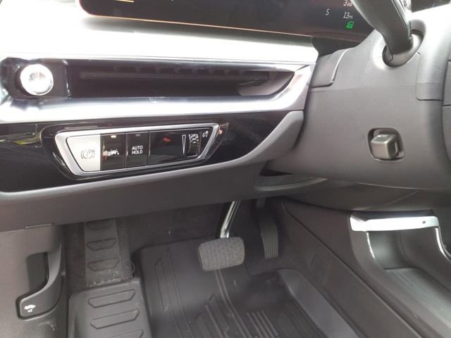 New 2025 Cadillac Lyriq Luxury image 29