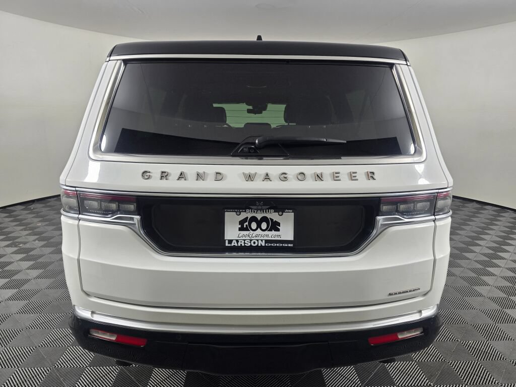 Used 2024 Jeep Grand Wagoneer L Series III AWD/4WD image 4