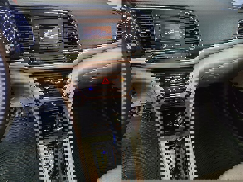 Used 2017 Hyundai Elantra SE image 25