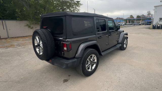 Used 2018 Jeep Wrangler Unlimited Sahara AWD/4WD image 8