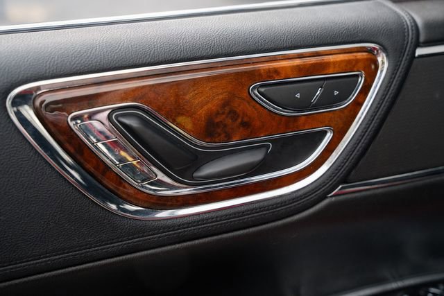 Used 2017 Lincoln Continental Select w/ Technology Package image 19