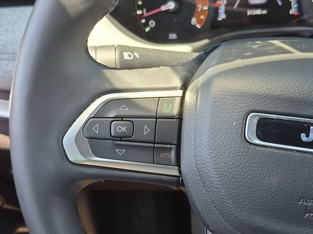 Used 2025 Jeep Compass Latitude w/ Sun & Sound Group AWD/4WD image 21