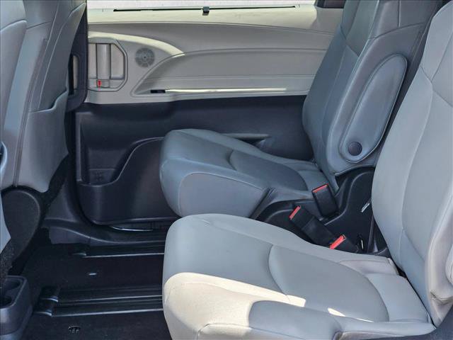 Used 2023 Toyota Sienna XLE FWD image 18