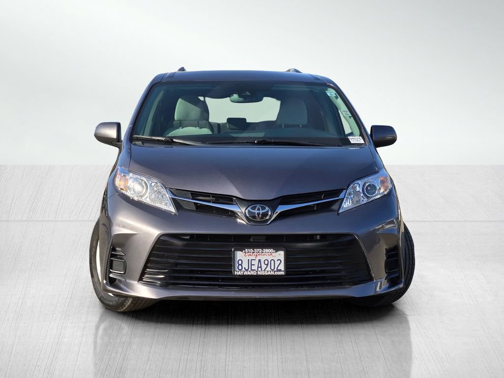 Used 2019 Toyota Sienna LE w/ Carpet Mat Package image 2