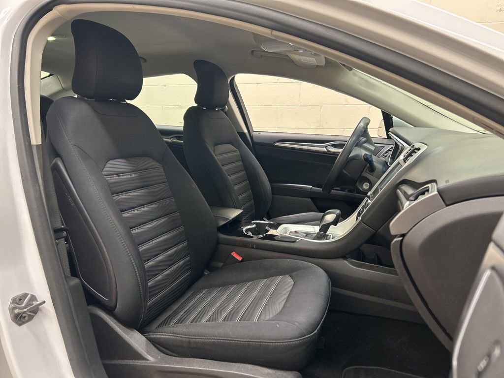 Used 2016 Ford Fusion SE image 10