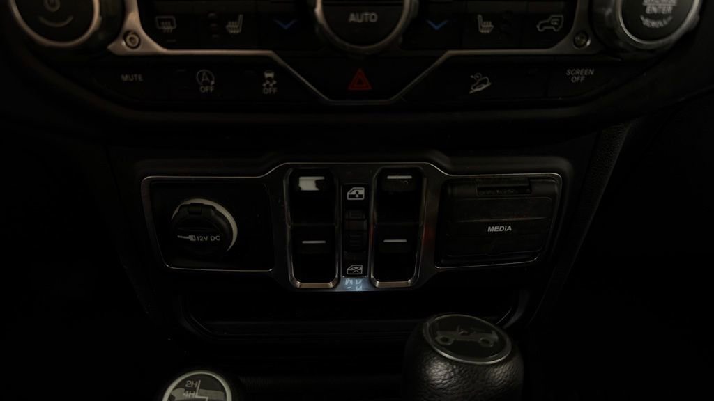 Used 2019 Jeep Wrangler Unlimited Sport S AWD/4WD image 25