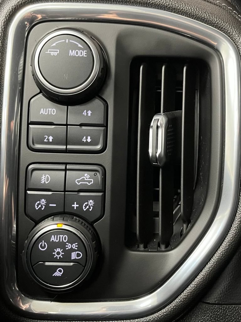 Used 2021 Chevrolet Silverado 1500 LTZ AWD/4WD image 33