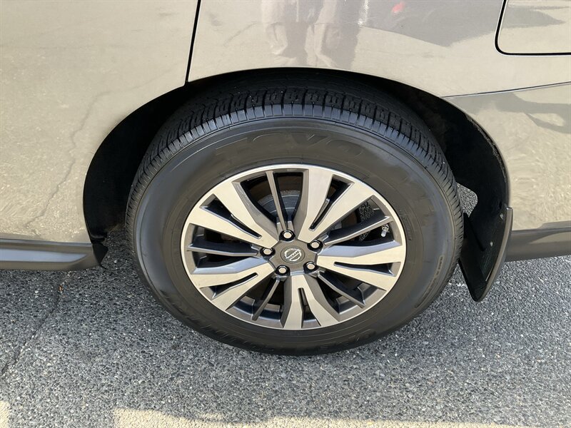 Used 2017 Nissan Pathfinder SV w/ Trailer Tow Package AWD/4WD image 10