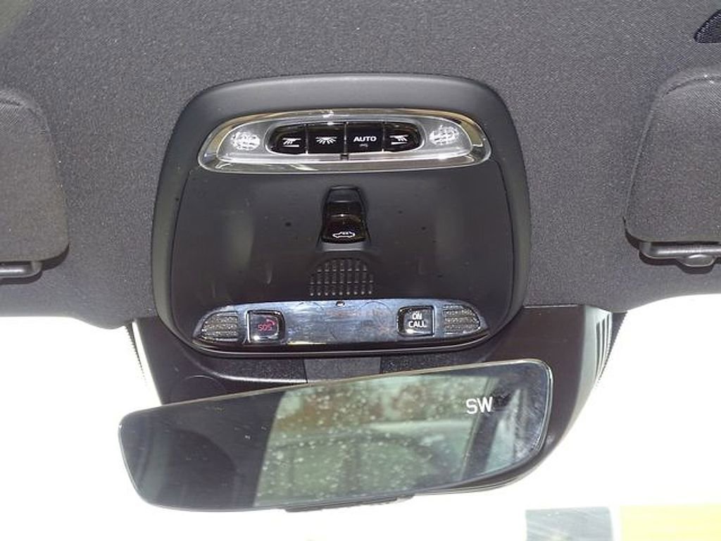 Used 2018 Volvo XC90 T6 Momentum w/ Convenience Package image 31