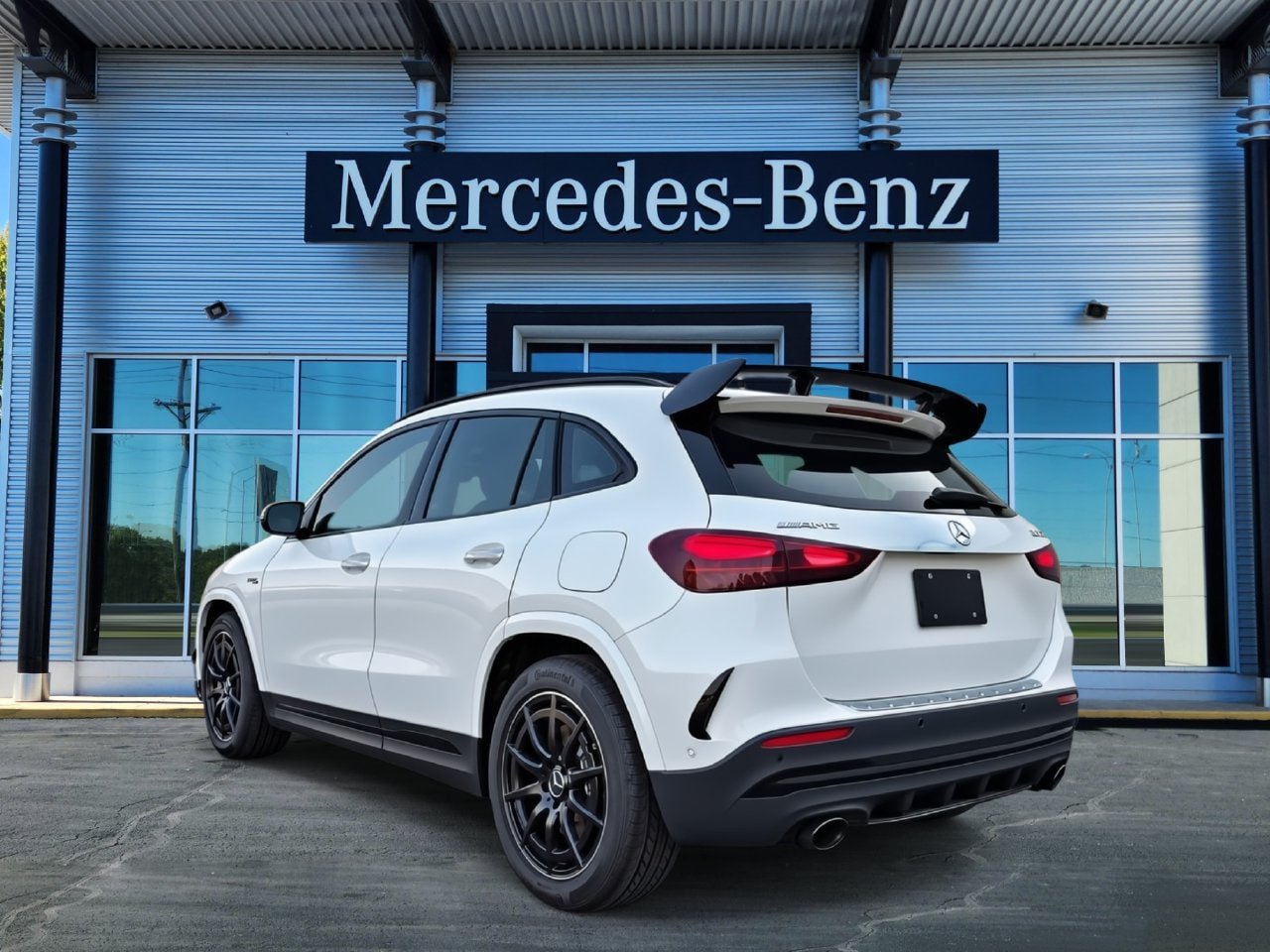 New 2026 Mercedes-Benz GLA 35 AMG 4MATIC image 4