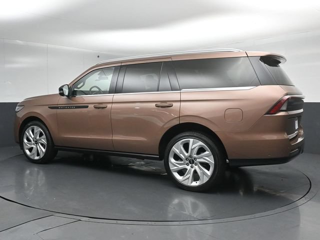 Certified 2025 Lincoln Navigator Black Label AWD/4WD image 5