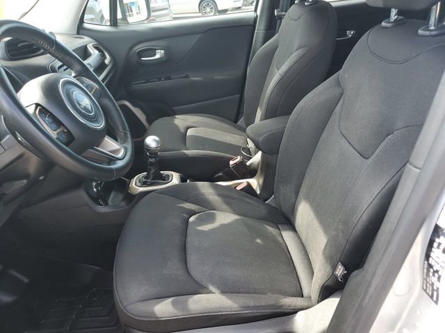 Used 2015 Jeep Renegade Latitude AWD/4WD image 17