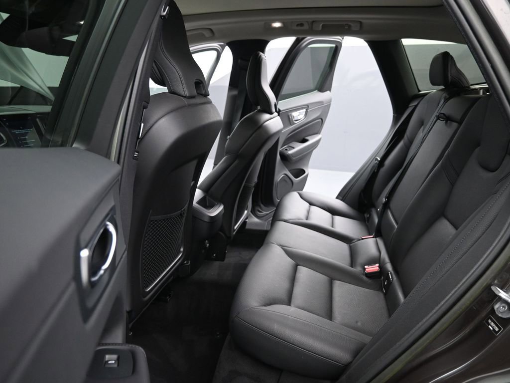 Certified 2023 Volvo XC60 B5 Plus w/ Protection Package Premier image 21