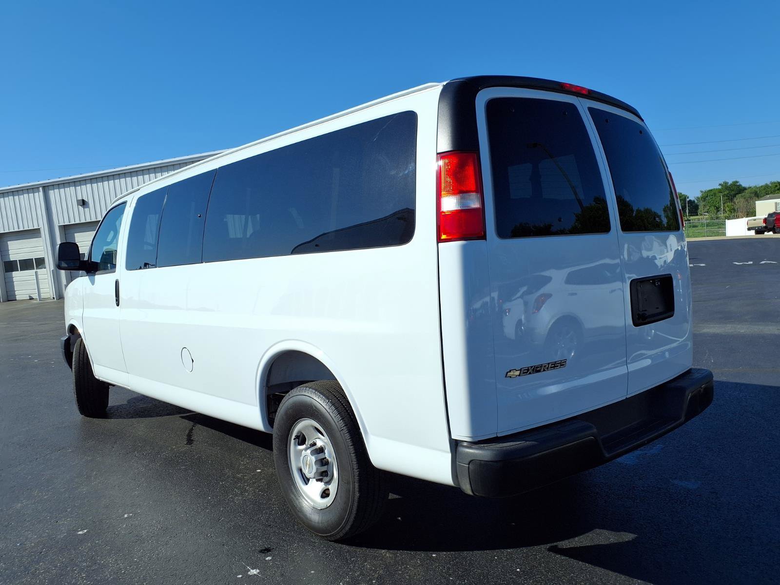 Used 2025 Chevrolet Express 3500 LS RWD image 28