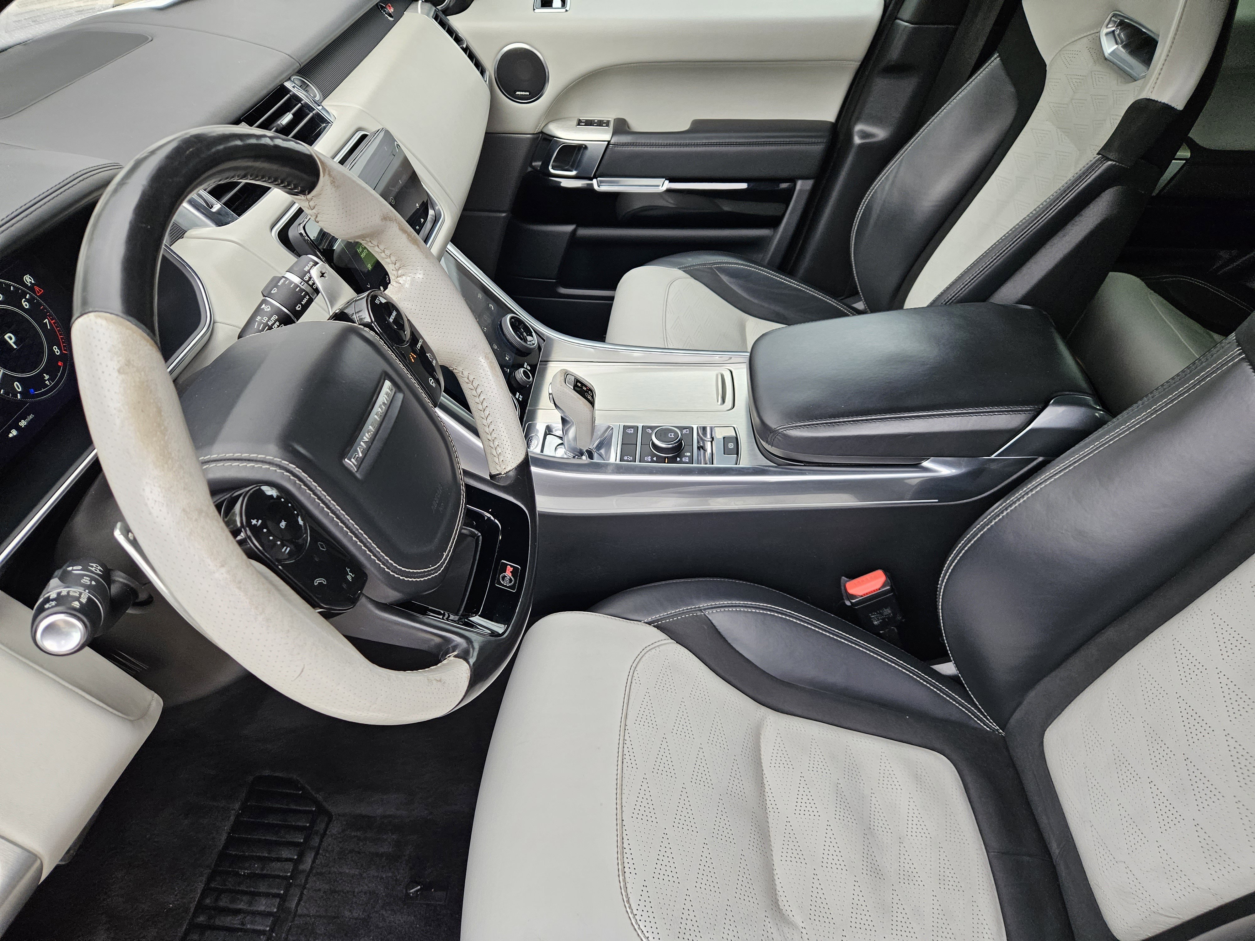 Used 2018 Land Rover Range Rover Sport SVR image 15