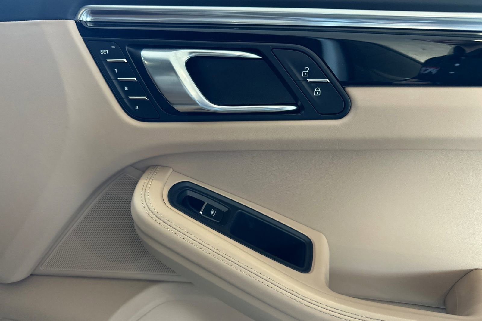 Certified 2023 Porsche Macan S image 20