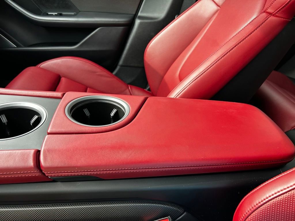 Used 2020 Porsche Taycan Turbo S image 32