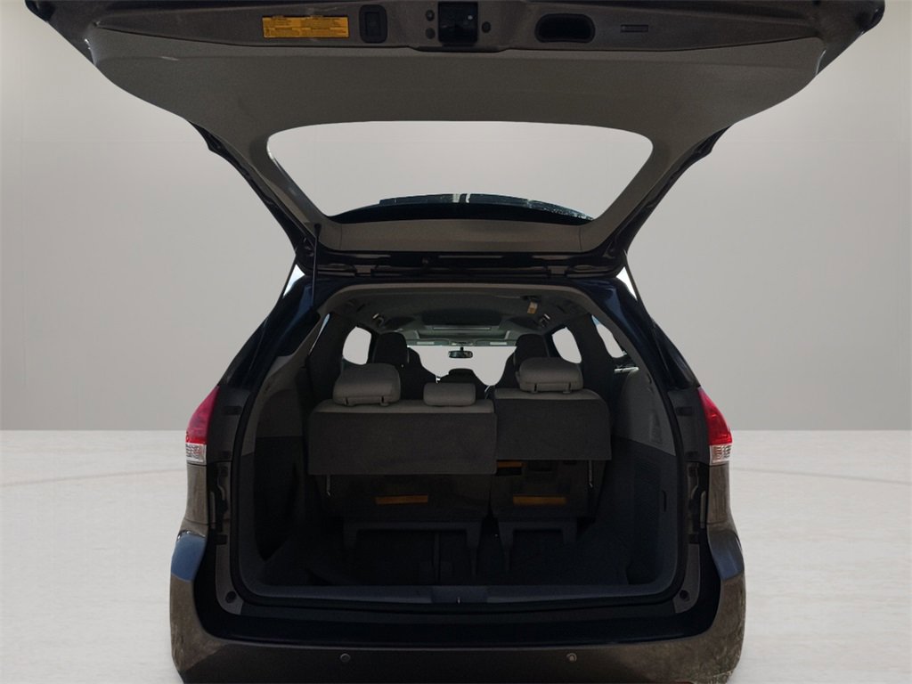 Used 2012 Toyota Sienna XLE w/ Entertainment Pkg image 10