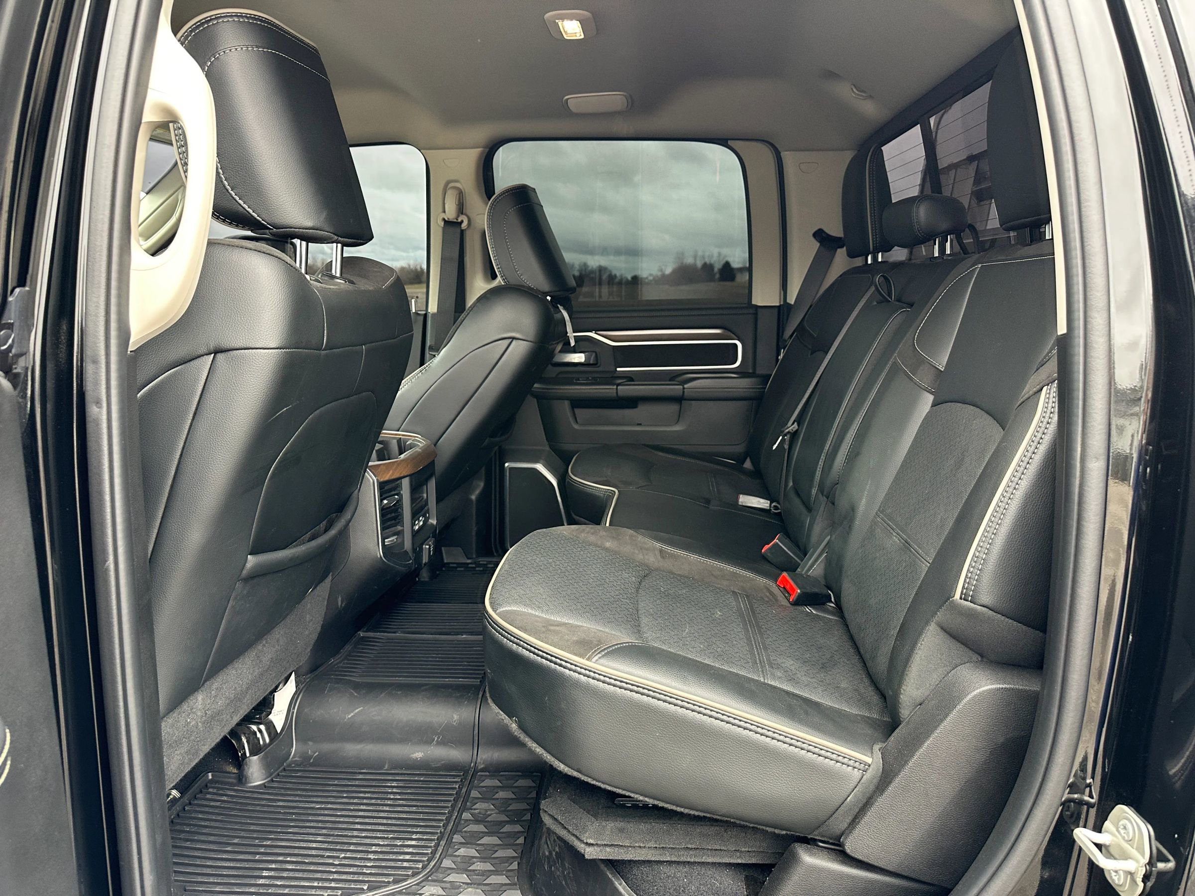 Used 2024 RAM 4500 Laramie image 24