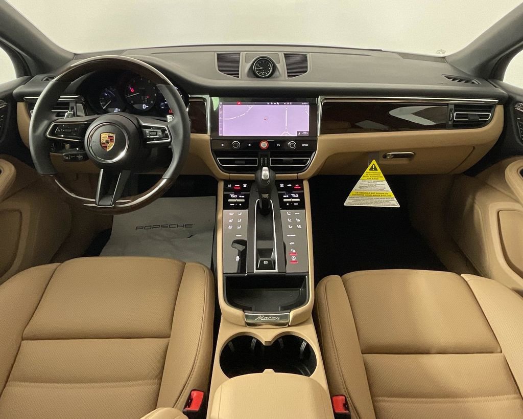 Certified 2025 Porsche Macan AWD/4WD image 13